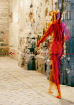 Dmitry Savchenko - Ghost in old square - Fotokonst